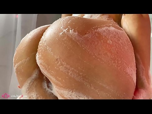 ❤️ Brineta masturbira macu vibratorom do intenzivnog orgazma pod tušem ️❌ Jebanje kod nas