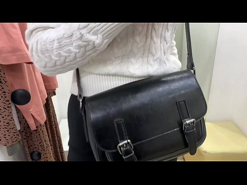 ❤️ Javna masturbacija mlade kujice FeralBerry s dildom u sobi za mjerenje ️❌ Jebanje kod nas